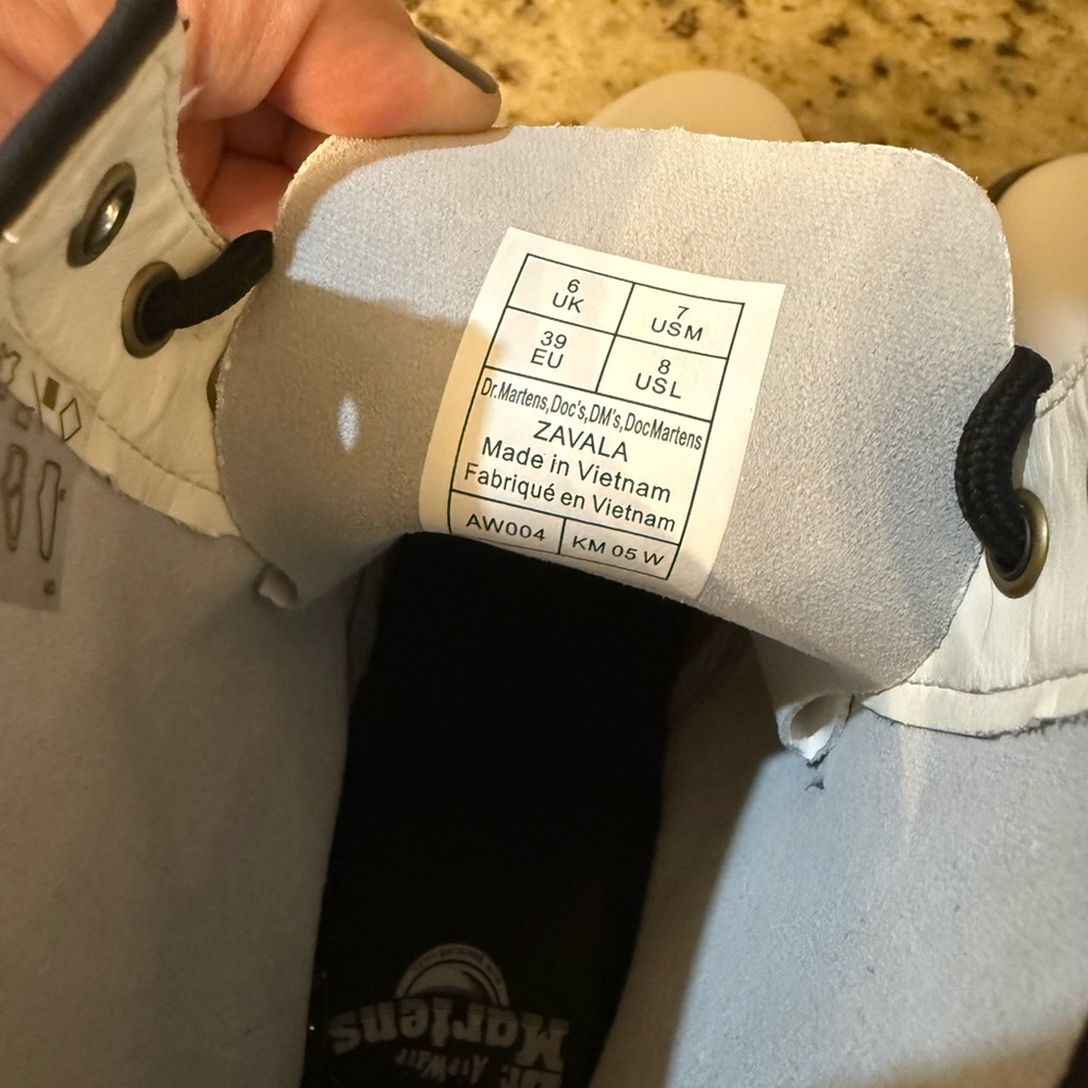 Dr. Martens Women's White Leather Combat Boots size 8 US - Picture 6 of 7